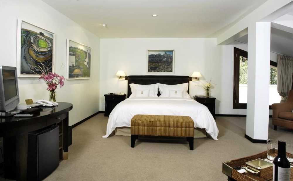 Room at El Casco Art Hotel decorated with original works: a retreat where Argentine art takes center stage.
